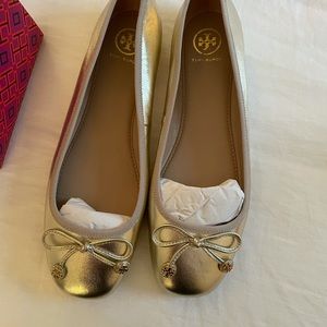 NWB Tory Burch Laila Driver Flats Gold